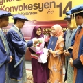 IJAZAH INI MILIK ADIK, PATUTNYA ARWAH NAIK PENTAS AMBIL IJAZAH